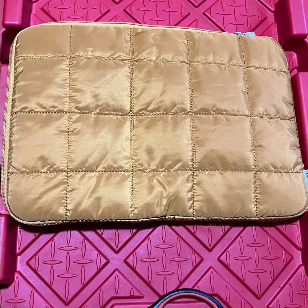 Brand new without tag or box. Laptop Sleeve. Quilted tan/golden plush inside.!